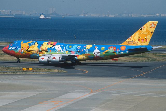 Boeing 747-400 (domestic, no winglets) (JA8956) - Taxing at Tokyo-Haneda Intl Airport on 2005/03/27 " Pokemon c/s "