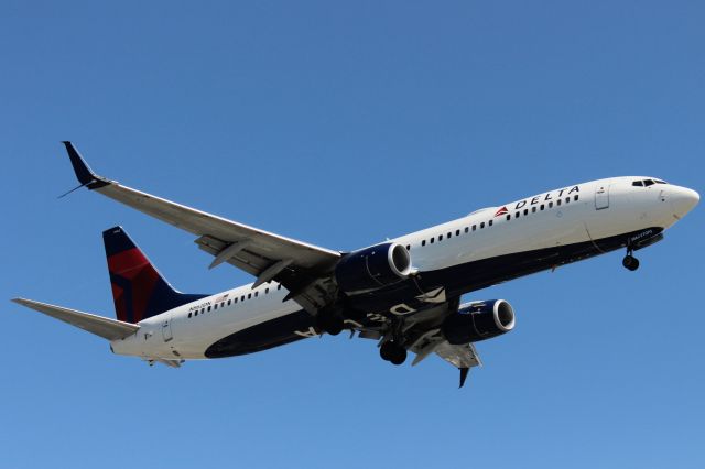Boeing 737-900 (N862DN)