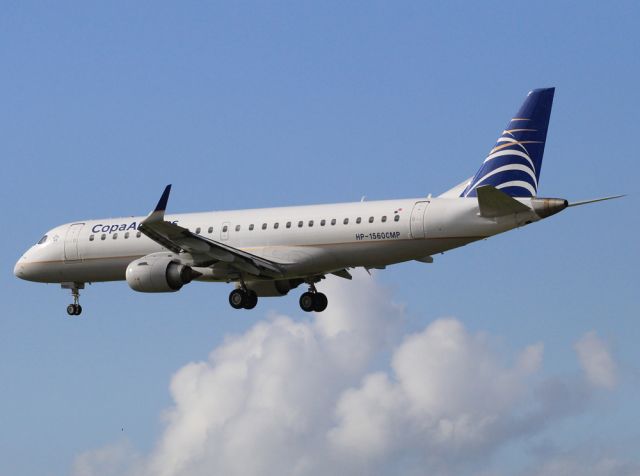 Embraer ERJ-190 (HP-1560CMP)