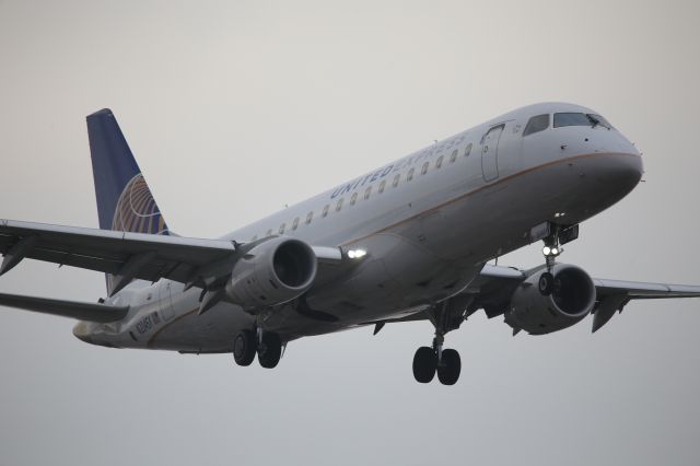 EMBRAER 175 (long wing) (N204SY)