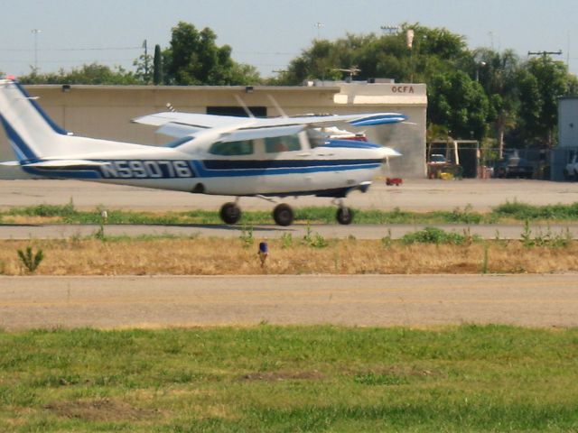 Cessna Centurion (N59076) - ROLLING TOWARD TAKEOFF ON RWY 24