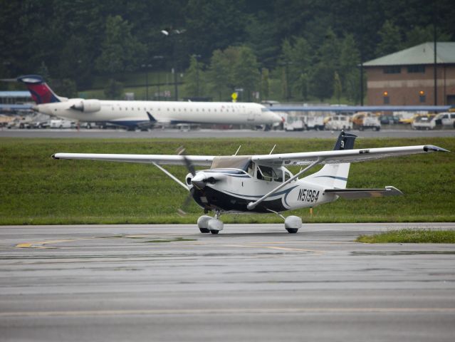 Cessna T206 Turbo Stationair (N51964) - Taxiing in after landing runway 16. Captain Matt Hinz.