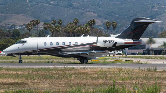 Bombardier Challenger 300 (N549FX)