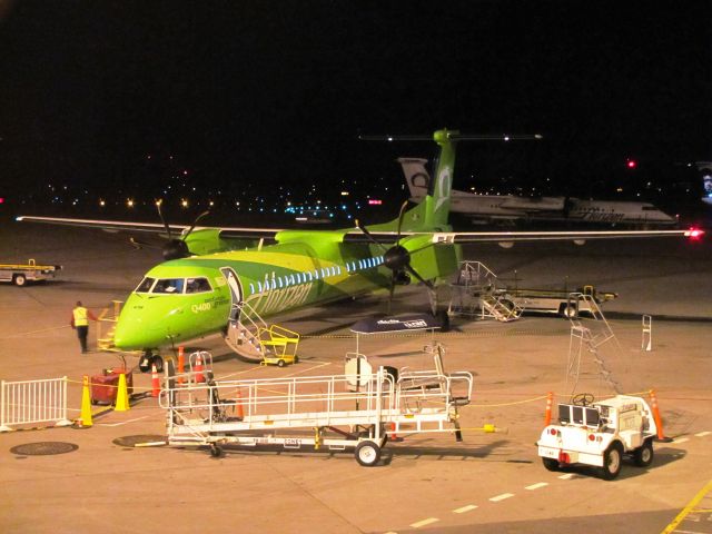 de Havilland Dash 8-400 (N438QX)