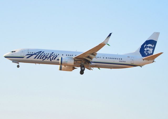 Boeing 737-900 (N487AS)