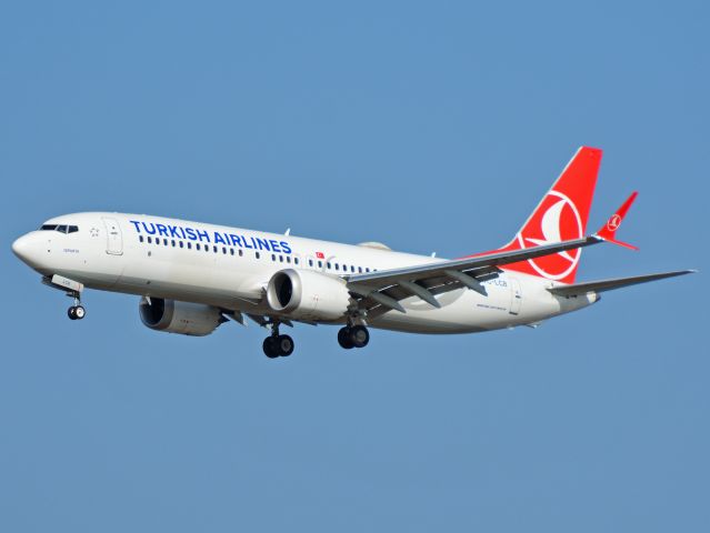 Boeing 737 MAX 8 (TC-LCB) - Kystvejen RWY22L