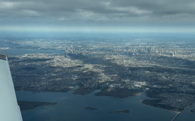 Mooney M-20 (N56928) - Over NYC
