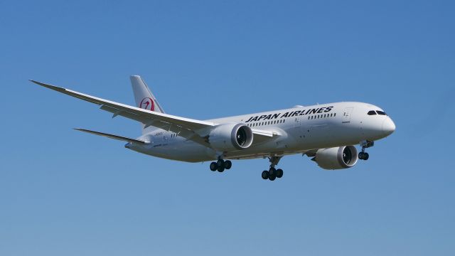 Boeing 787-8 (JA846J) - BOE968 on final to Rwy 16R to complete a flight test on 10.1.19. (ln 915 / cn 35435).