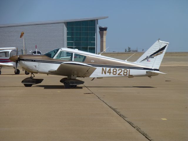 Piper Cherokee (N4828L)