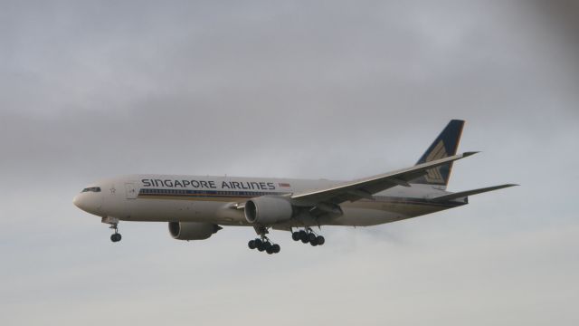 Boeing 777-200 (9V-SVC)