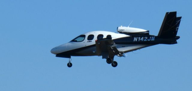 Cirrus Vision SF50 (N142JM) - On short final is this brand new Cirrus Vision SF50 in the Autumn of 2022.