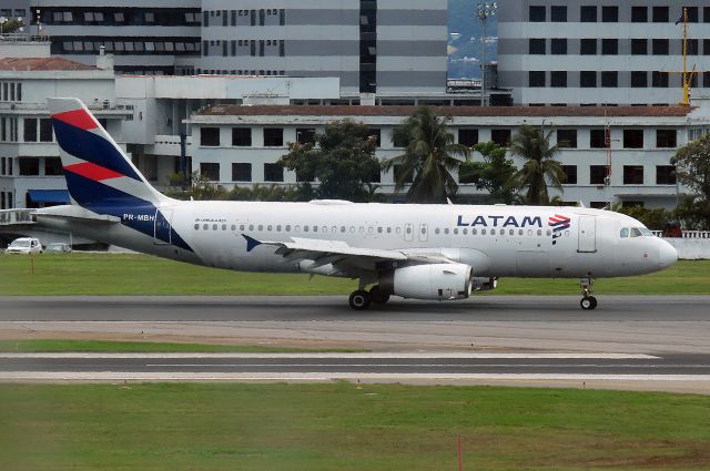 Airbus A320 (PR-MBH)