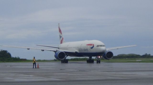 Boeing 777-200 (G-YMME)