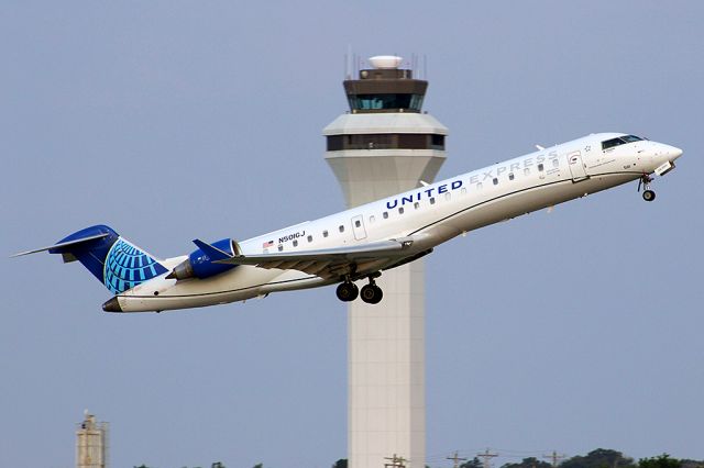 Canadair Regional Jet CRJ-700 (N501GJ)