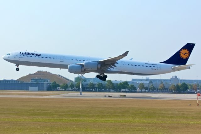 Airbus A330-200 (D-AIHX)