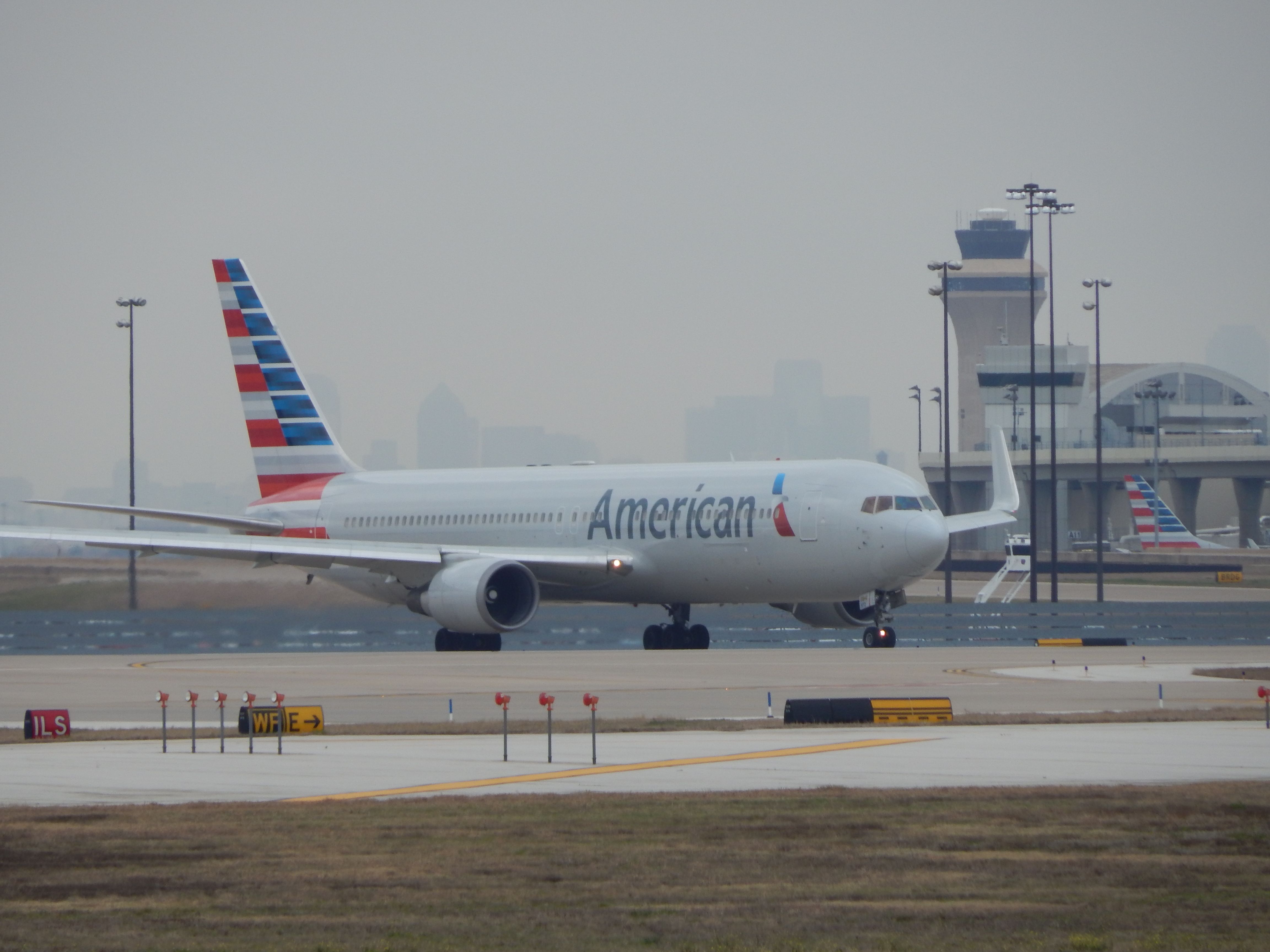 BOEING 767-300 (N372AA) - AAL7 ready to depart for PHOG (Kahului)