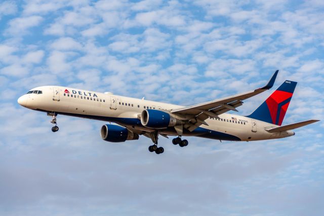Boeing 757-200 (N543US)