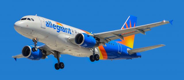 Airbus A319 (N332NV) - N332NV Allegiant Air Airbus A319-111 s/n 2638 - Harry Reid International Airport KLASbr /Photo: TDelCorobr /September 7, 2023