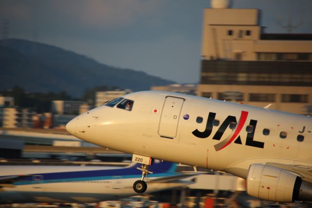 Embraer 170/175 (JA220J)