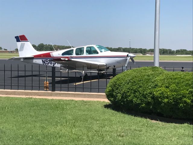 Beechcraft Bonanza (33) (N5631S)