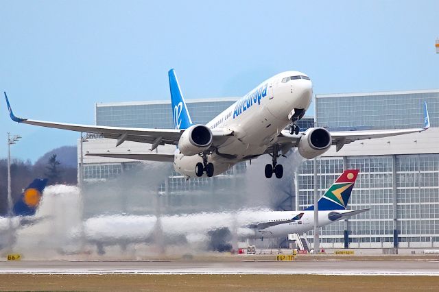 Boeing 737-700 (EC-LPR)