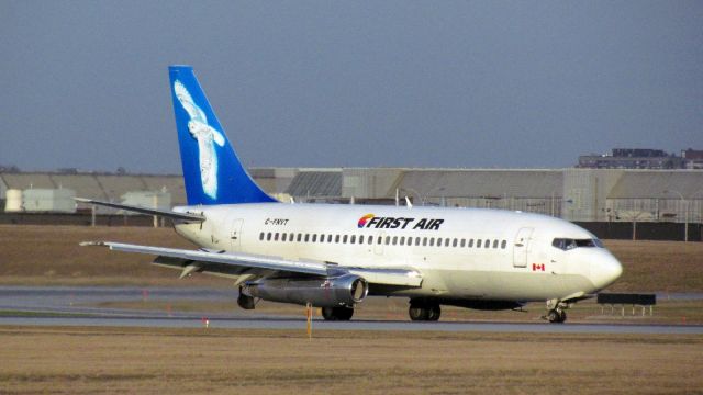 BOEING 737-300 (C-FNVT)