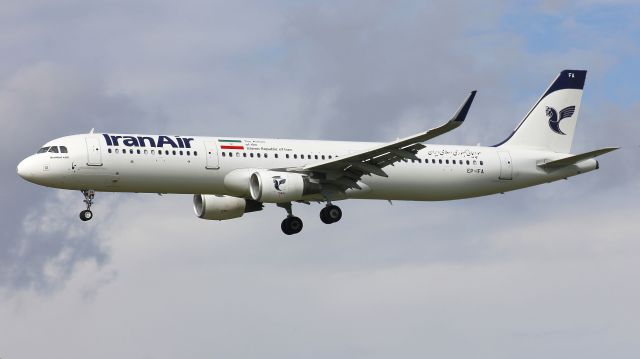 Airbus A321 (EP-IFA)