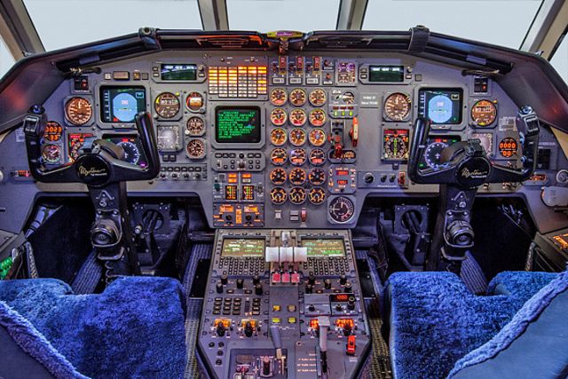 Dassault Falcon 900 (N860ST)