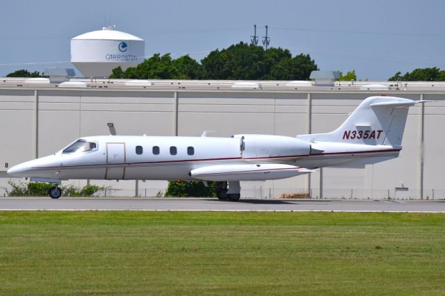 Learjet 35 (N335AT)