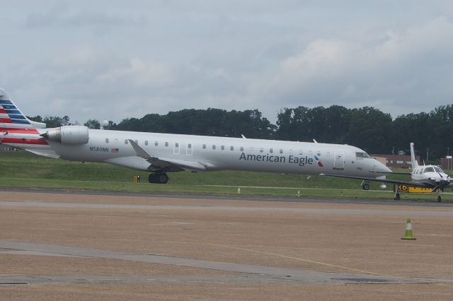 Canadair Regional Jet CRJ-200 (N580NN)