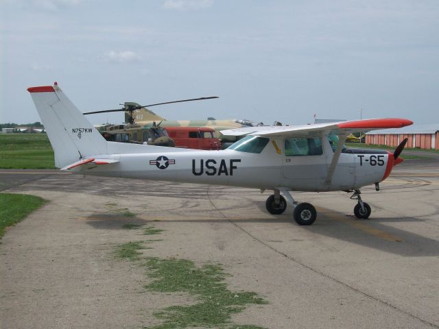 Cessna 152 (N757KW)