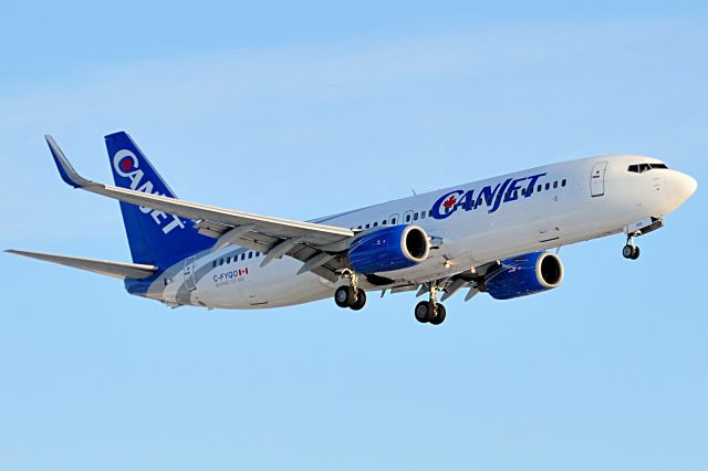 Boeing 737-800 (C-FYQO)