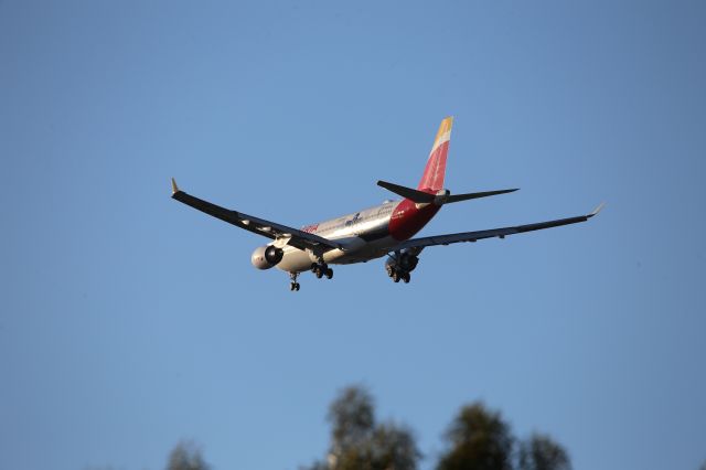 Airbus A330-200 (EC-MKI)