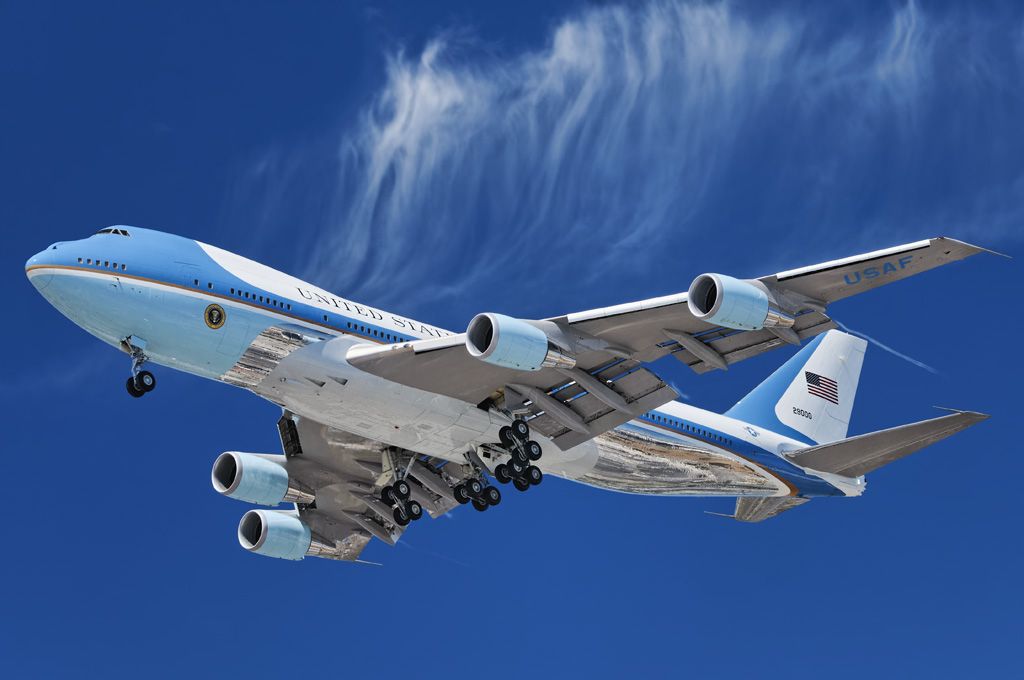 N29000 — - "Air Force One", a modified version of a Boeing 747-200B with the designation Boeing VC-25, operated by the United States Air Force and answering to the call sign "Air Force One" whenever the US president is onboard, on final approach to the Los Angeles International Airport, LAX, in Westchester, Los Angeles, California, bringing President Obama to Southern California for various appointments and duties, August 2013