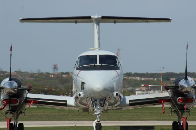 Beechcraft Super King Air 300 (16-8207)