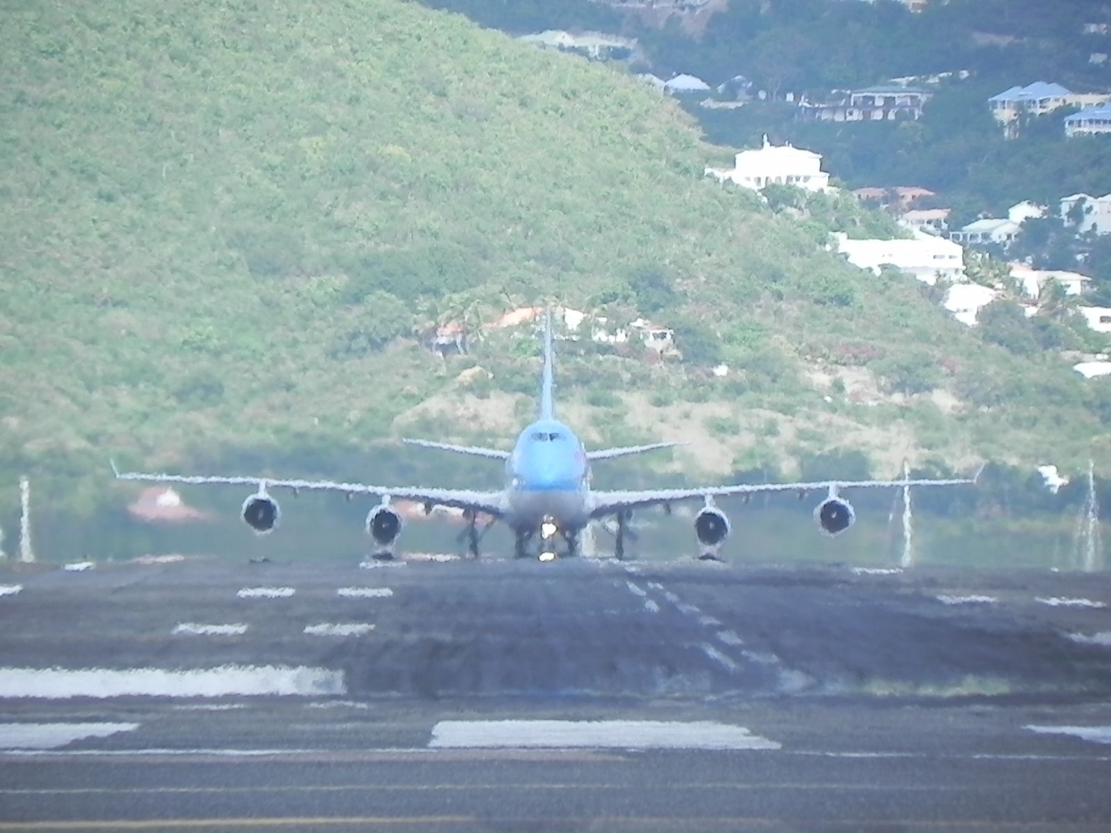 Boeing 747-400 (CRL860)