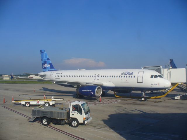 Airbus A320 (N768JB)