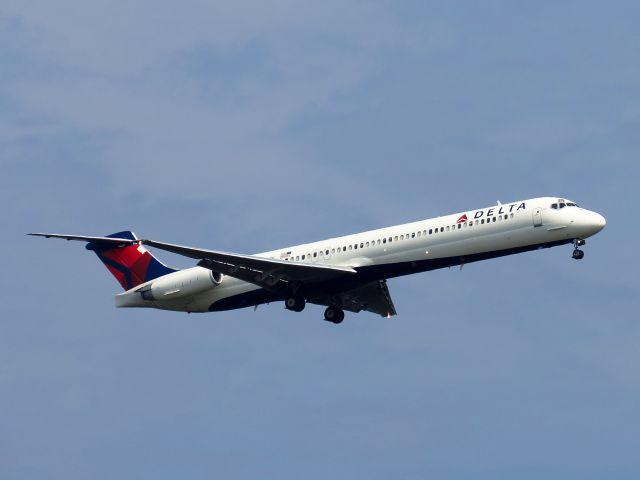 McDonnell Douglas MD-88 (N926DL)