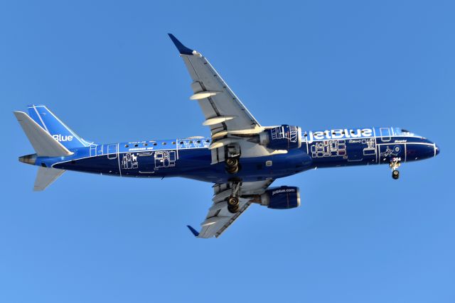 Embraer ERJ-190 (N304JB) - Landing 23-L on 02-16-21