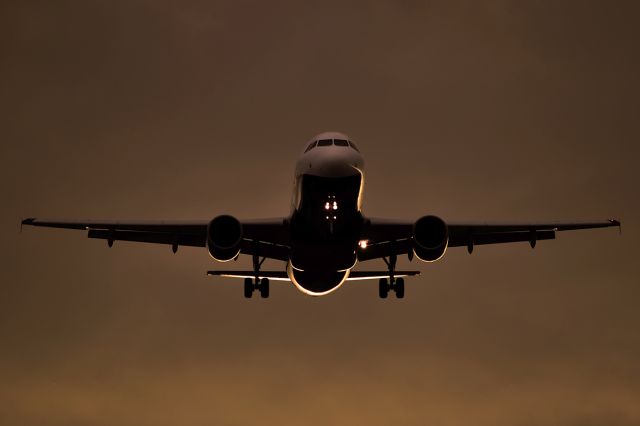 Airbus A320 (G-OZBX)