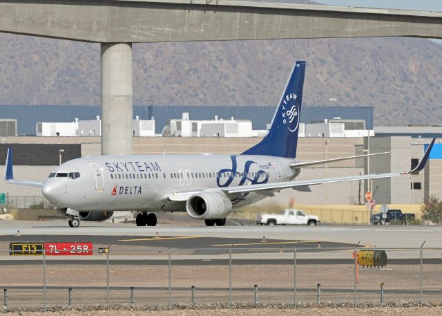 Boeing 737-800 (N381DN)