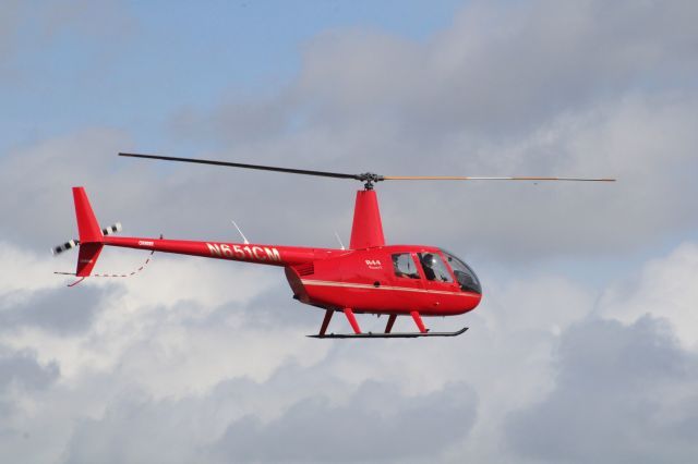 Robinson R-44 (N651CM)
