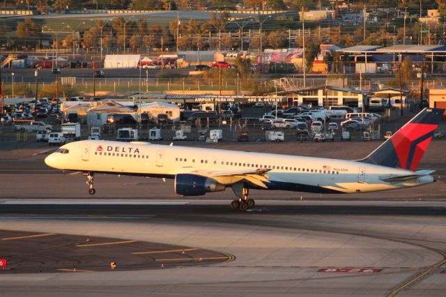 Boeing 757-200 (N664DN)