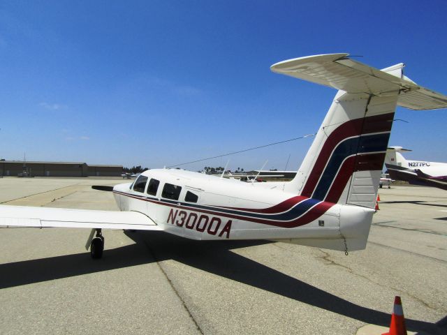 Piper Lance 2 (N3000A) - On the ramp