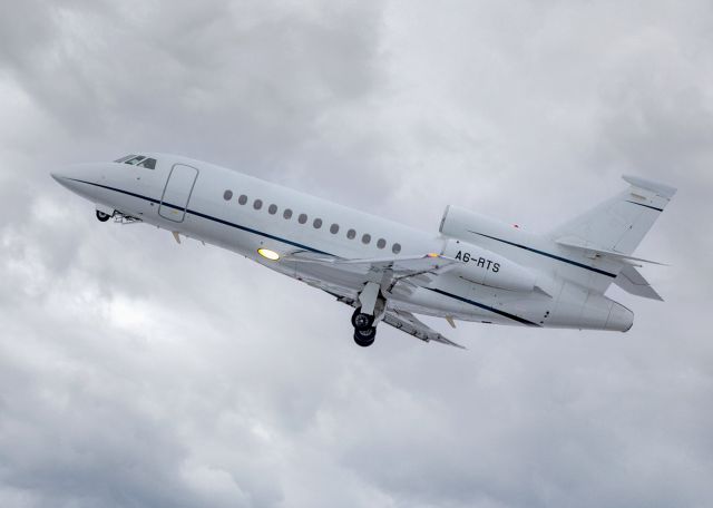 Dassault Falcon 900 (A6-RTS)