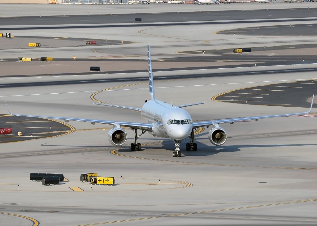 Boeing 757-200 (N202UW)