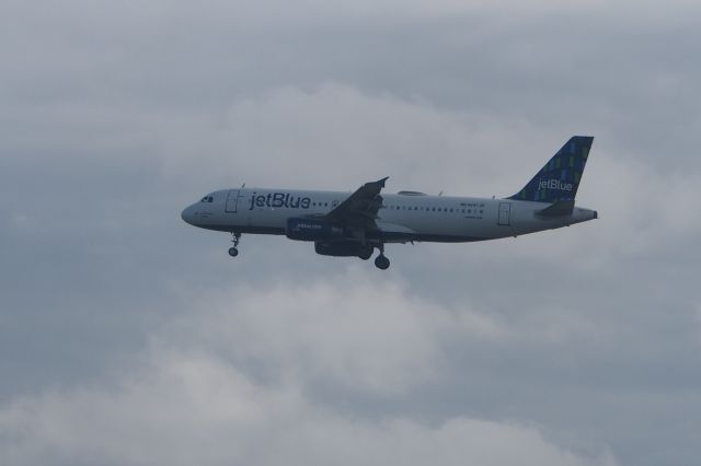 Embraer 170/175 (N597JB)