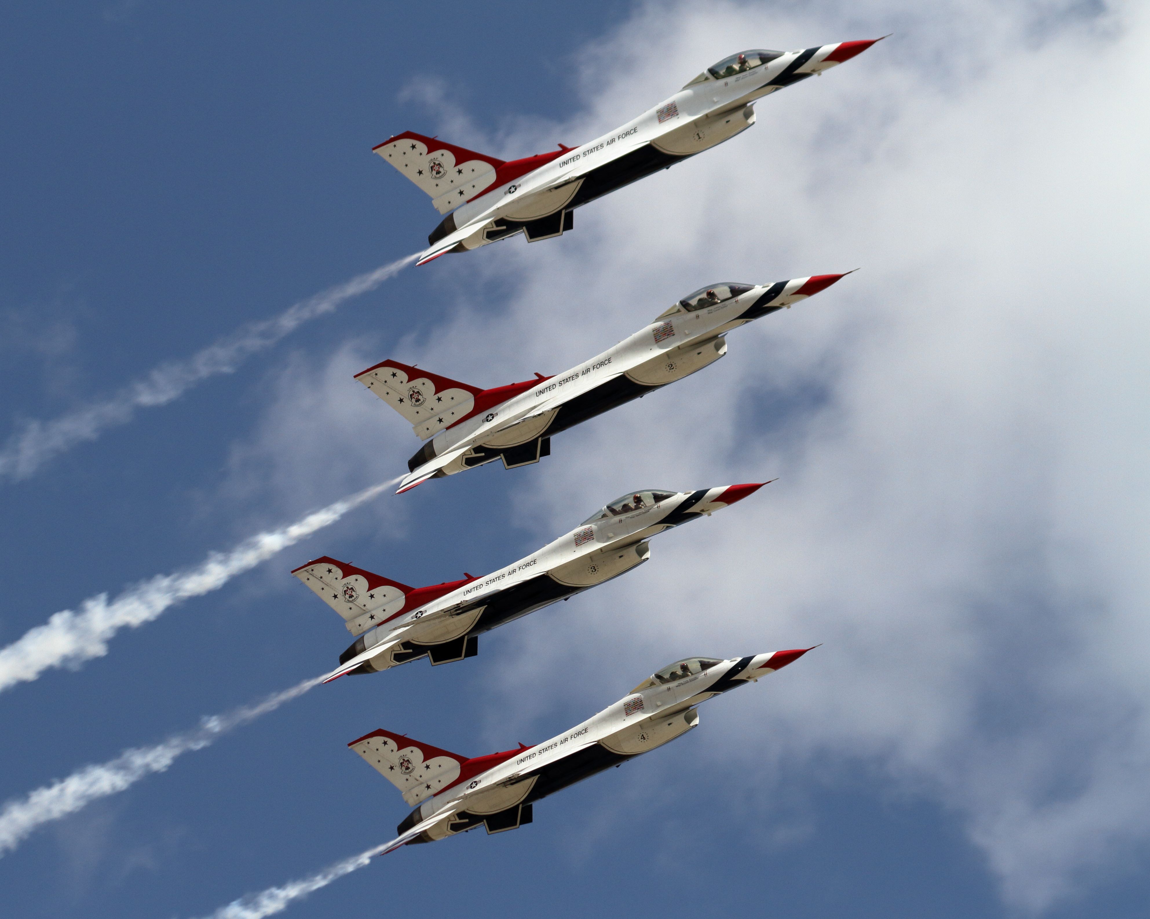 Lockheed F-16 Fighting Falcon — - USAF Thunderbirds - Travis AFB Wings Over Solano - 05/06/2017