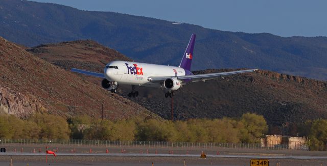 BOEING 767-300 (N277FE) - Arriving from KMEM.