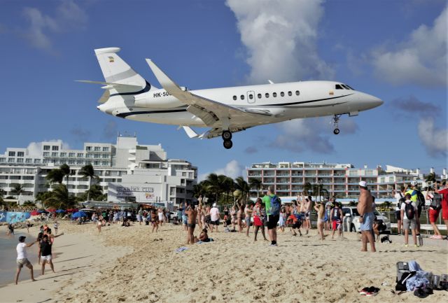 Dassault Falcon 2000 (HK-5068)